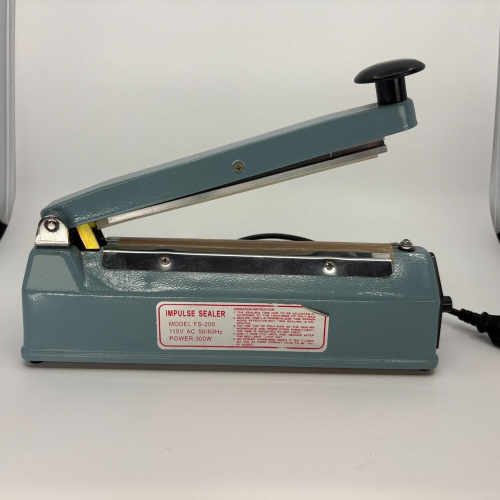 FS-200 Impulse Sealer 8 Inch 300W Plastic Bag Heat Sealer Powers On